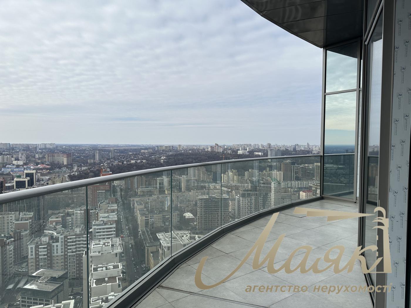 Rent a penthouse with a view in the Taryan Towers residential complex, Patrice Lumumby St., 12