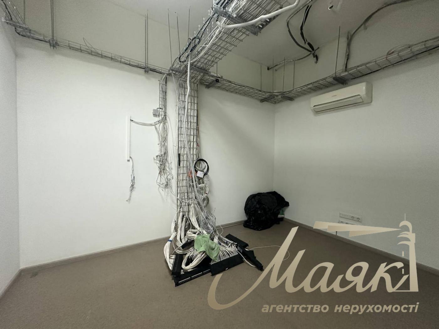 Аренда офиса 520м2 по ул.Михновского, Зверинецкая