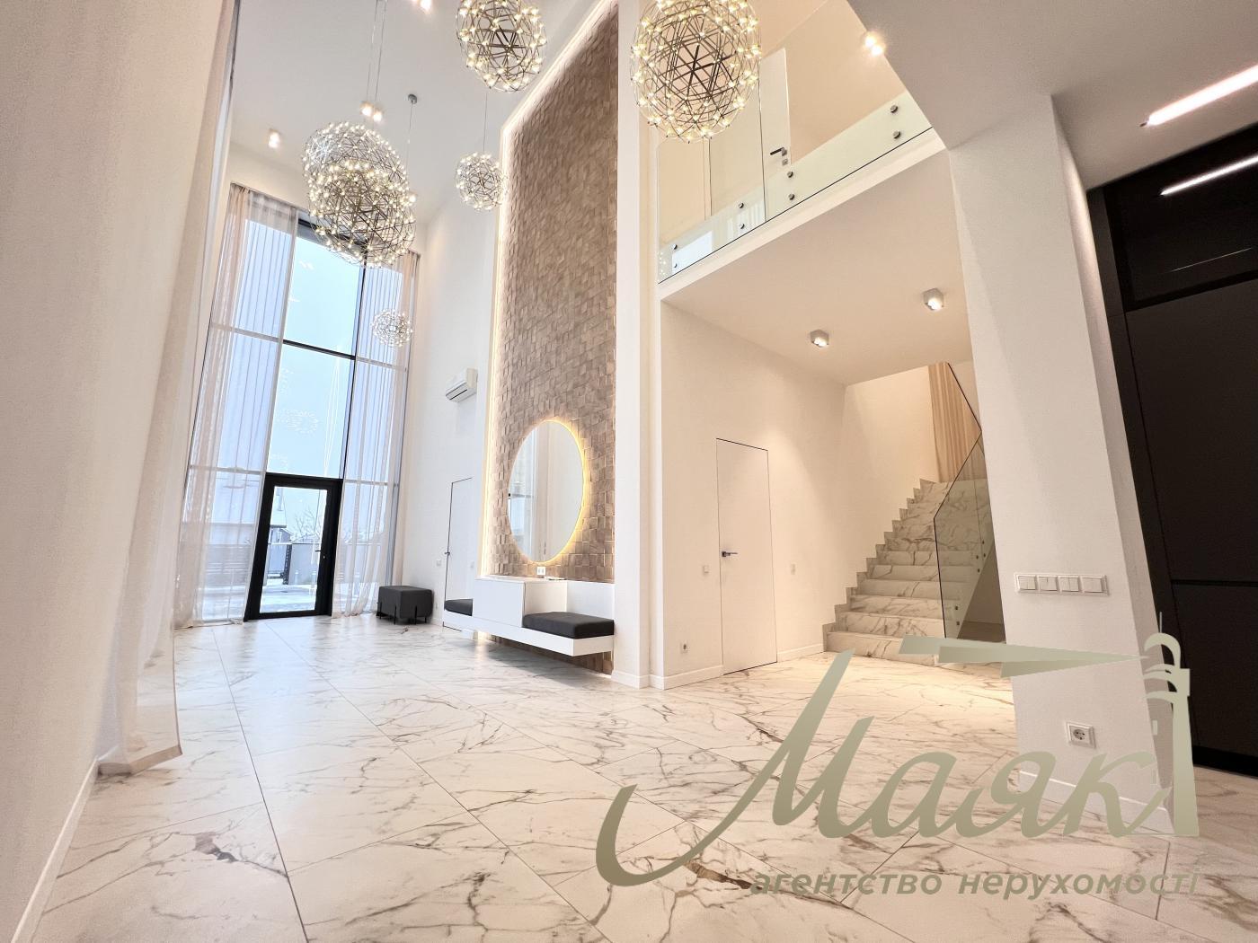 Оренда заміського будинку на Осокорках у котеджному містечку "Блакитна Лагуна"