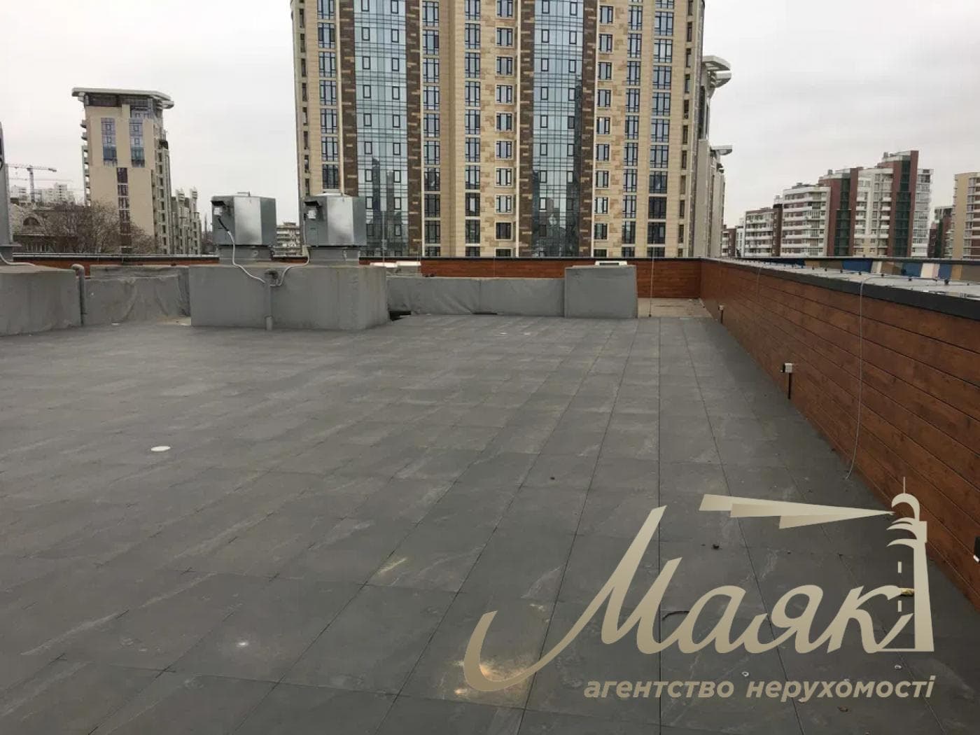 Аренда офисного помещения 1032 м2 на Печерске по ул. Иоанна Павла 5, ТЦ «Good Life»