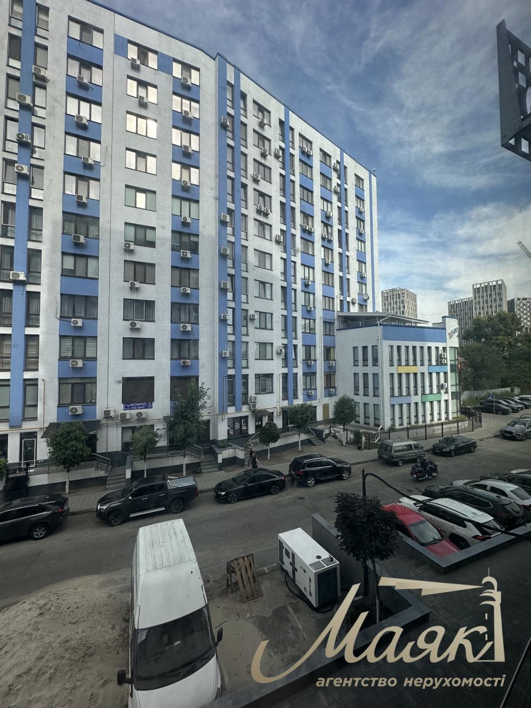 Commercial space for sale with 2 entrances (170.9 m²) at 21-A Tsentralnaya St.