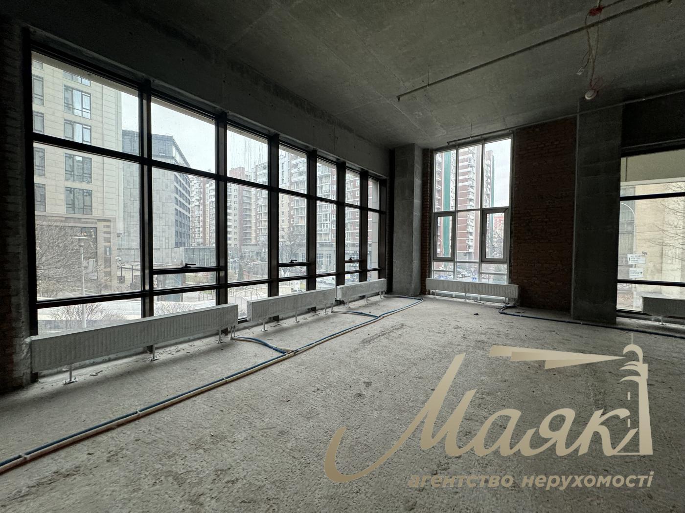 Продаж фасадного приміщення в ЖК Бульвар Фонтанів, вул Саперне Поле 3