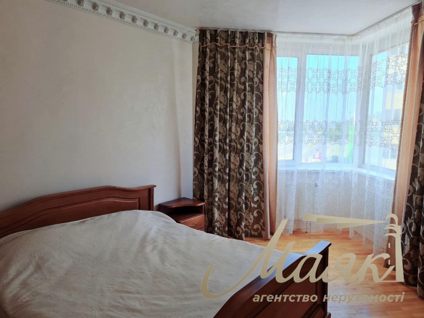 Rent 3-room apartment (140 sq. m.) Demievka, Saperno-Slobodskaya st. 22