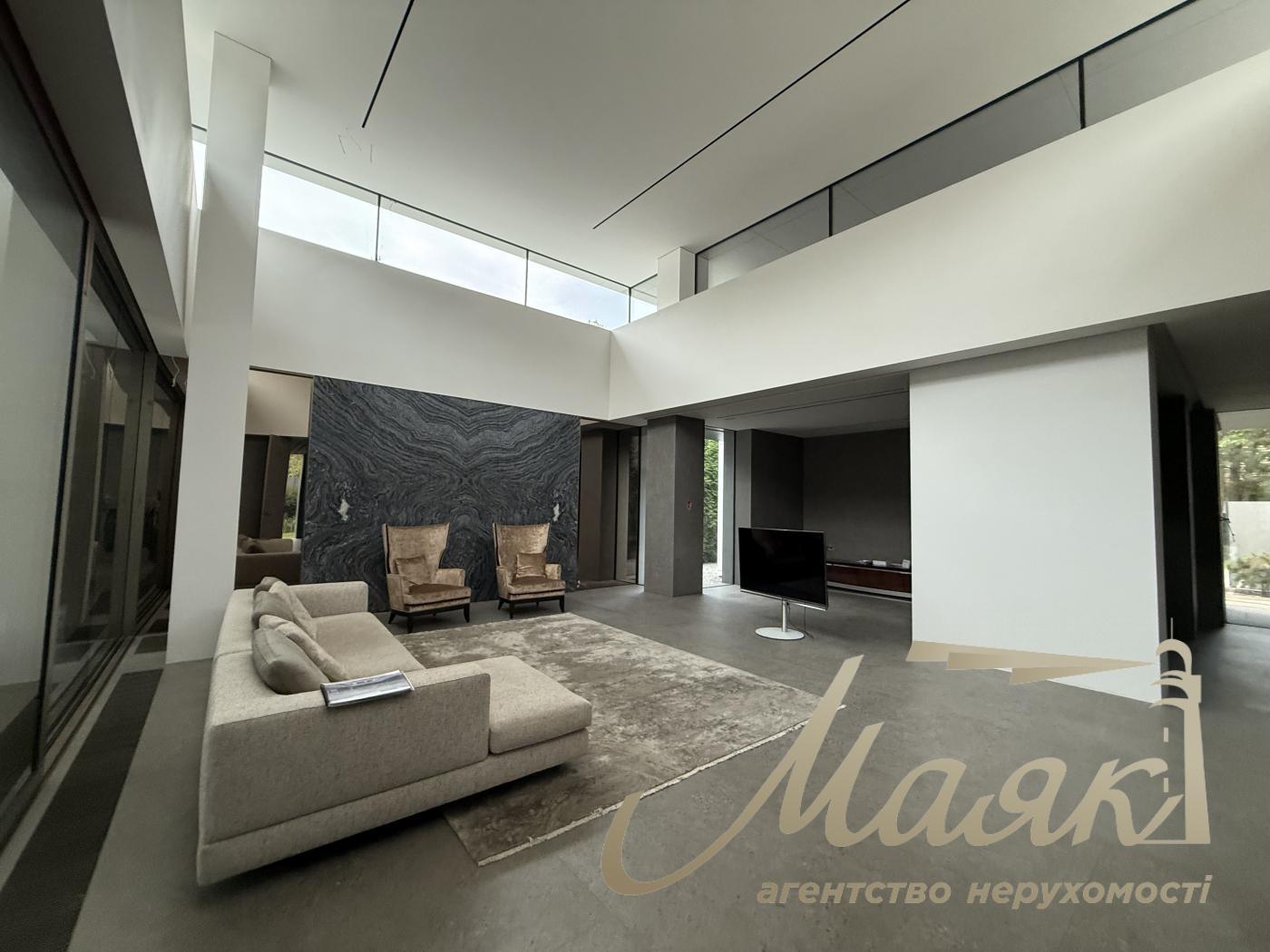 Продажа 1-этажного дома 305 м2, в Плютах