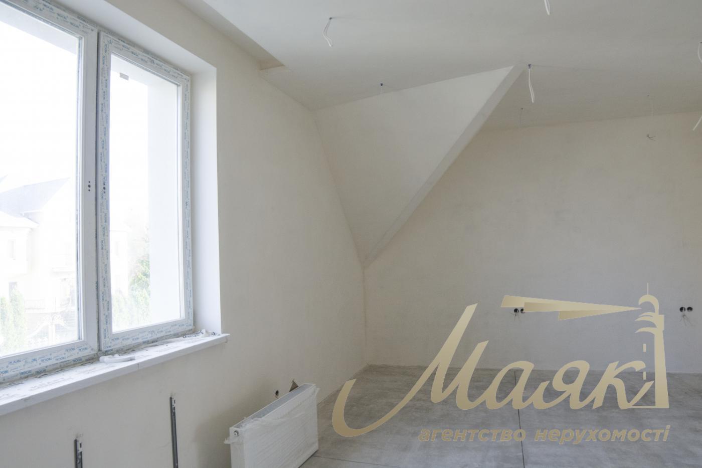 Продаж будинку з гаражем 365м2, ділянка 15 соток у КМ "ОБРІЙ - К" вул. Центральна, у с. Козин,