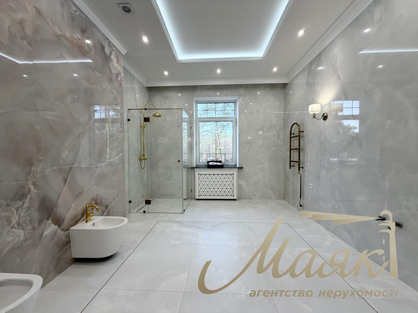 Продажа дома 418.6м2 с выходом до воды, участок 50 соток в КГ "Dream Village", с. Лебедевка