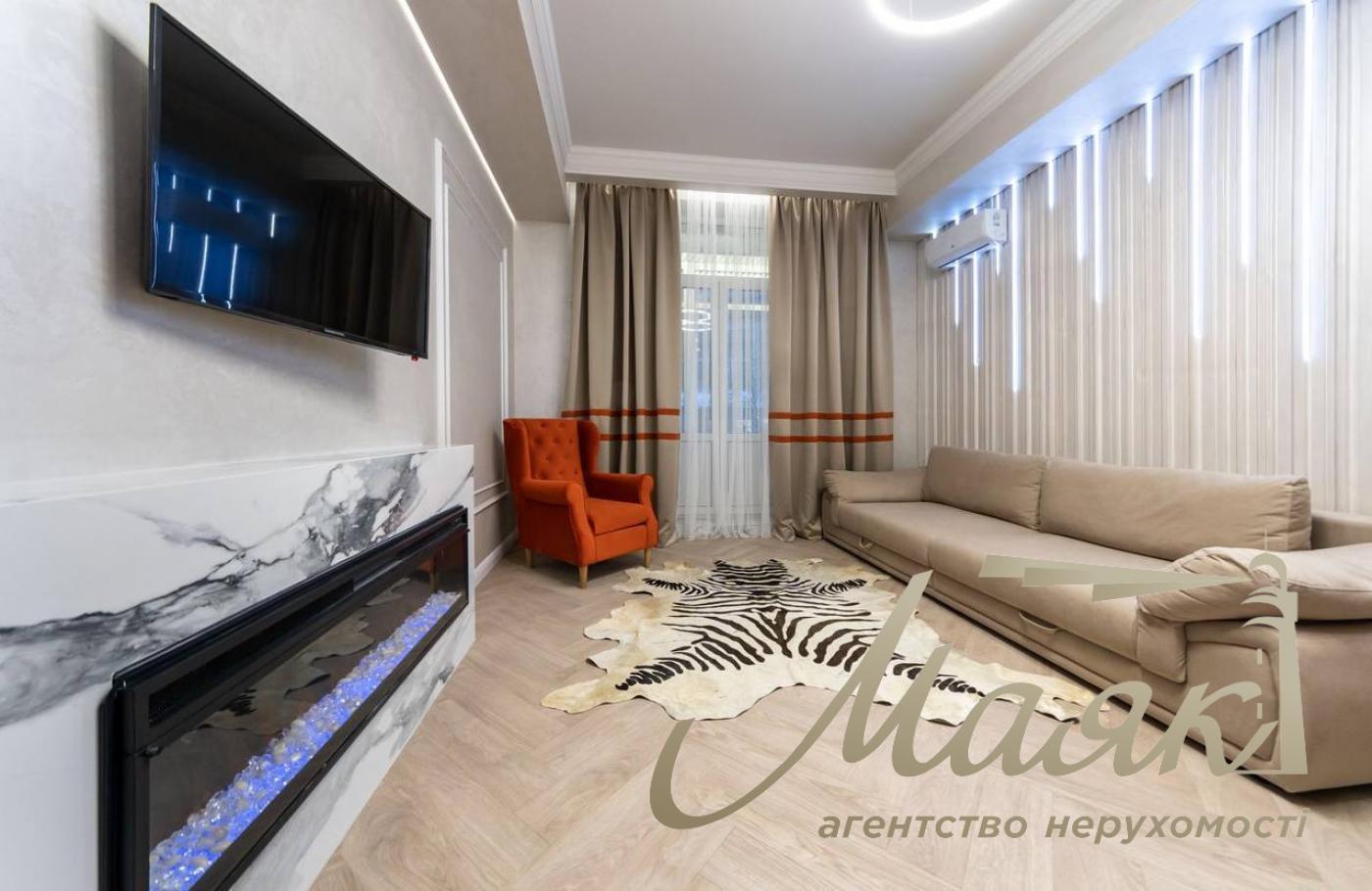 Rent a 4-room apartment on Khreshchatyk