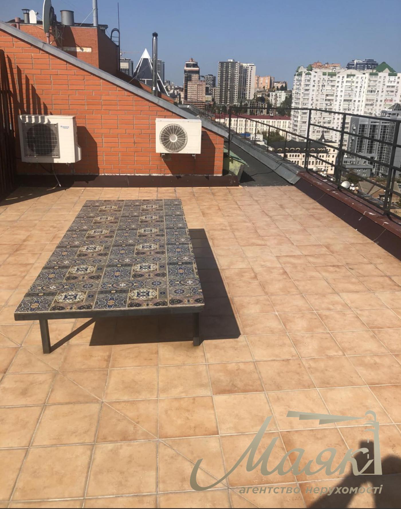 Продажа видового трехуровнего пентхауса 555м2, Ковпака 17, Нижний Печерск, метро Лыбедская