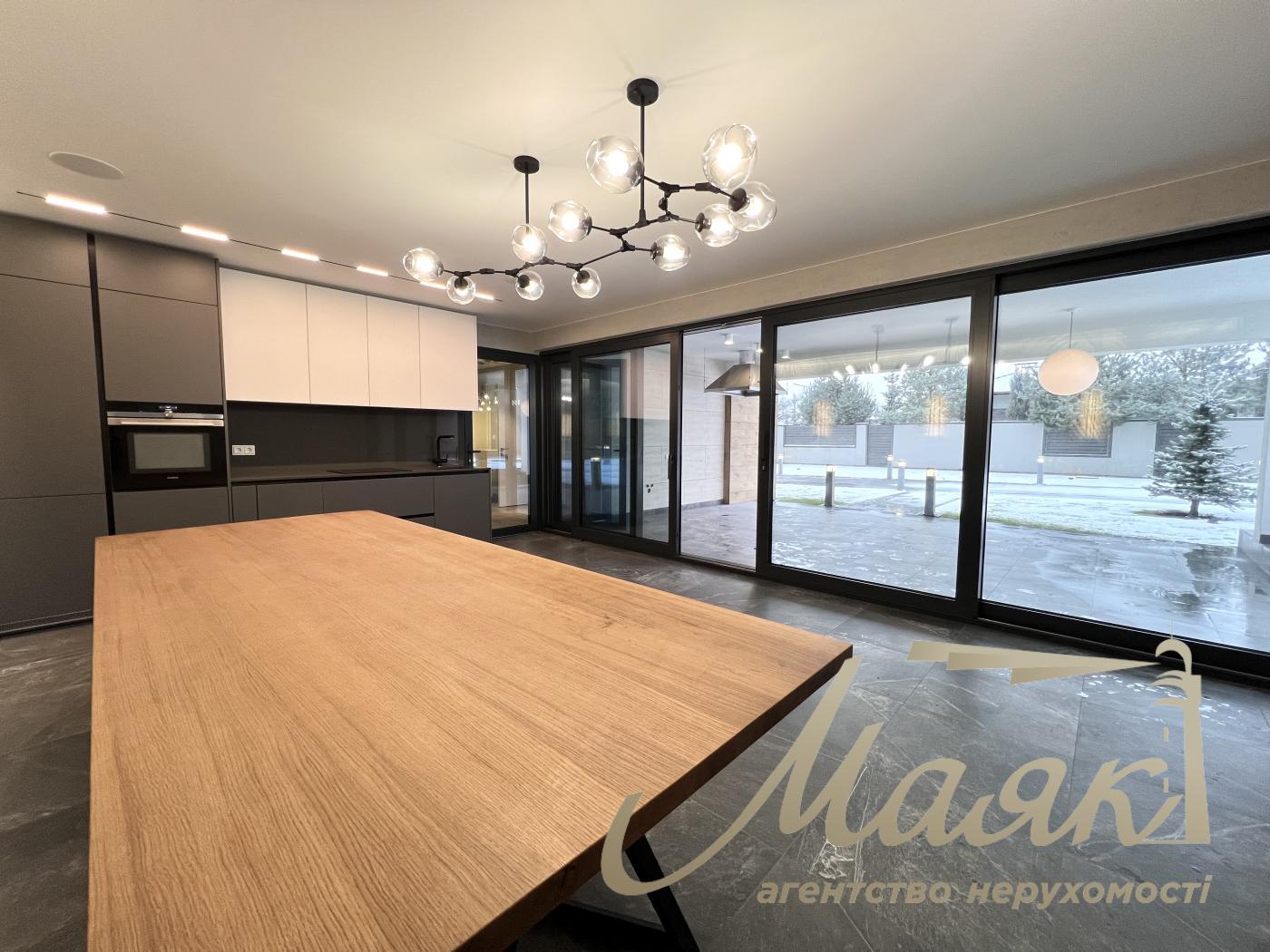 Оренда заміського будинку на Осокорках у котеджному містечку "Блакитна Лагуна"