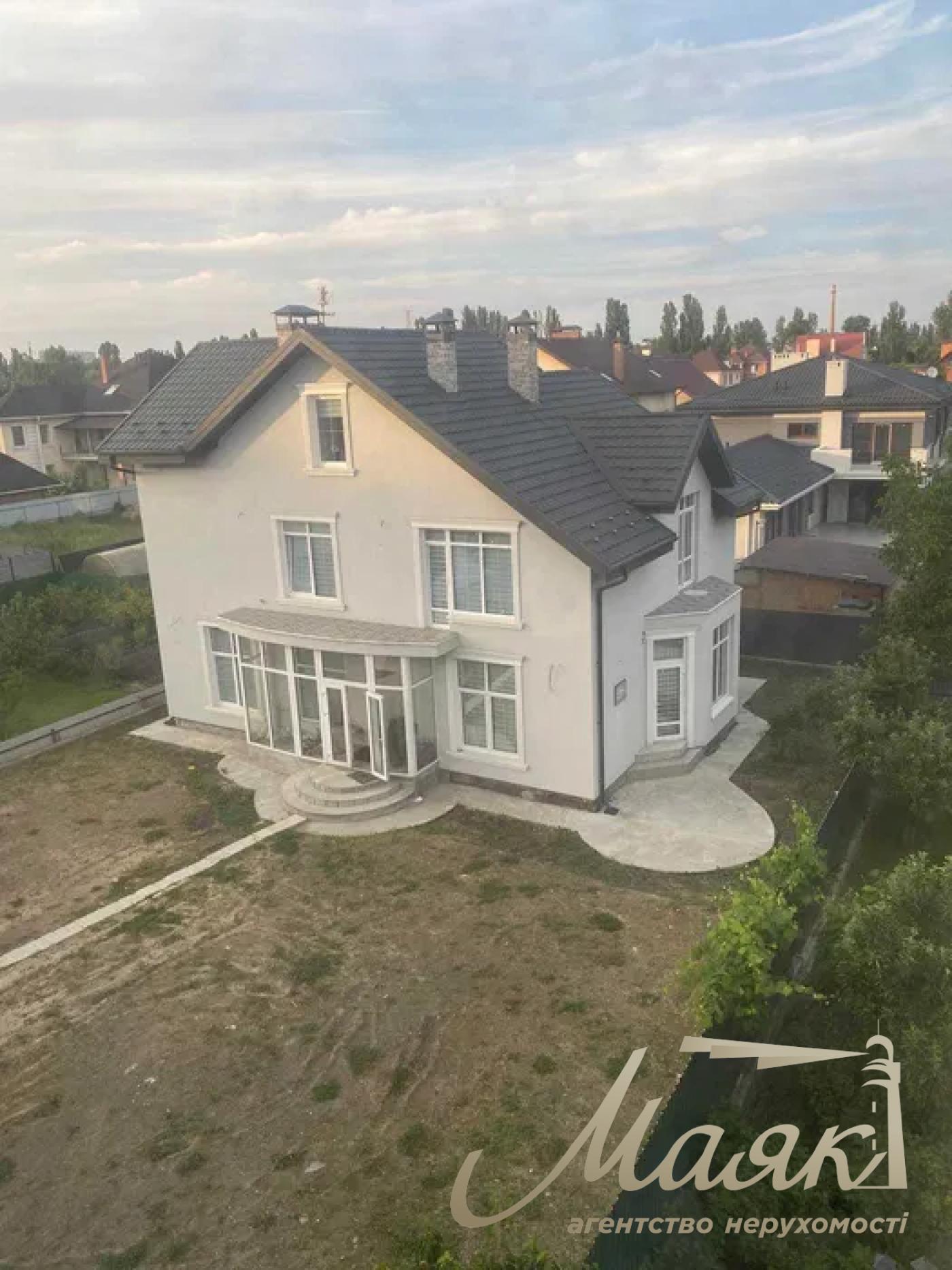 Sale of 3-storey house 240 sq.m. Obolon. Kyiv.