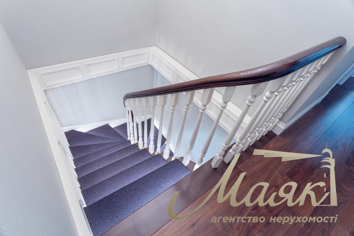 Sale 4k apartment with parking place in LCD Zverinetskyi, Pechersk, Kiev