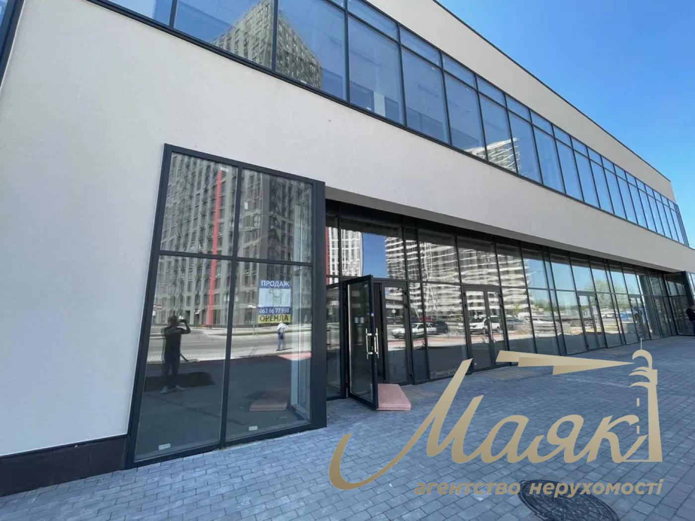 Rent of facade 57 sq.m in residential complex Varshavsky 3