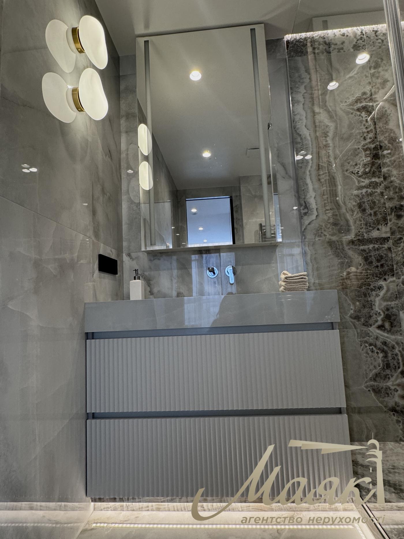 Продаж квартири 120m2 в ЖК Французький квартал 2, вул. Джона Маккейна 3а, Центр, Київ