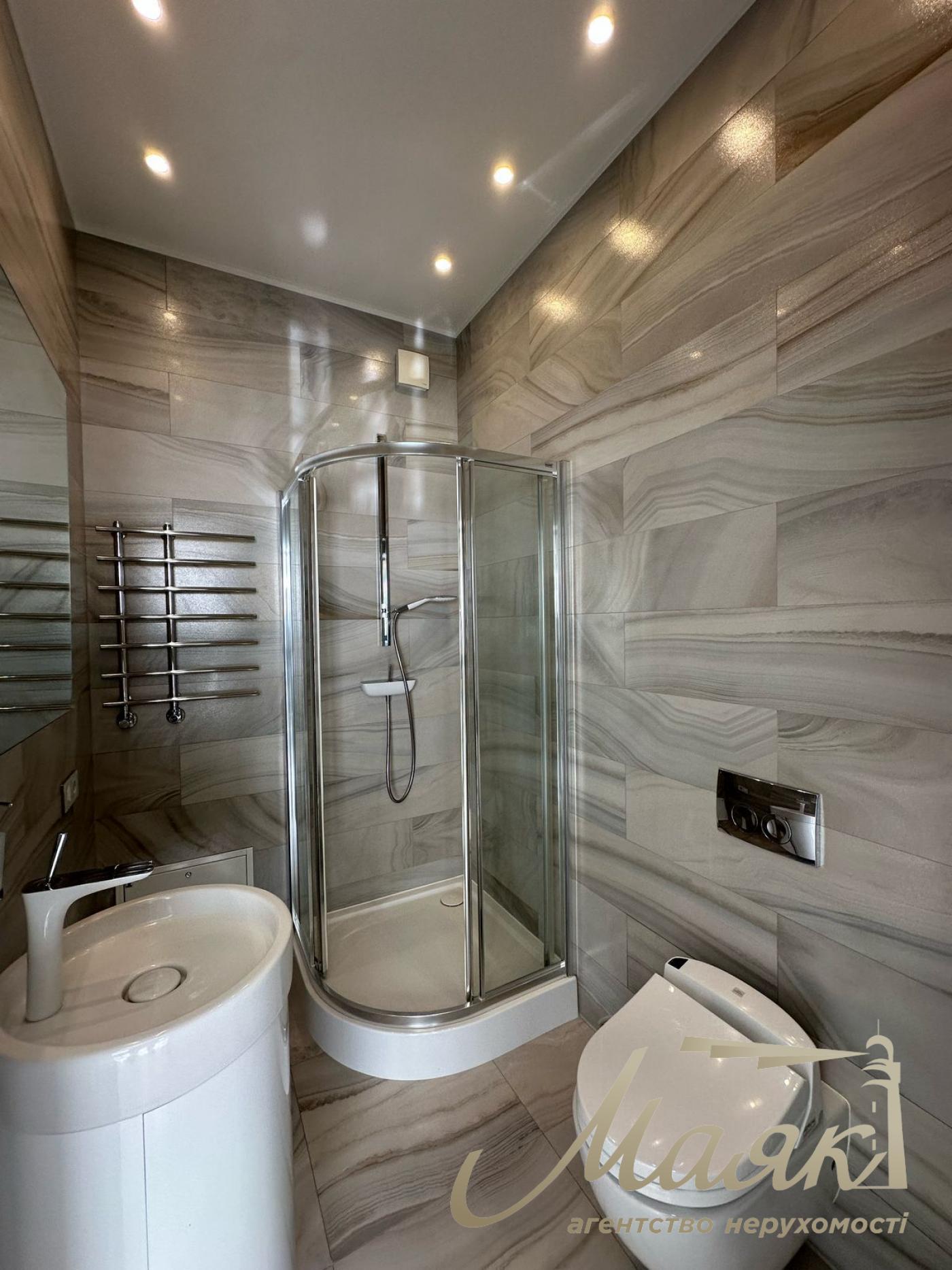 Пропонується до продажу будинок у лісовій зоні в селі Гореничі - в екологічно чистому місці серед сосен, поруч з озерами.