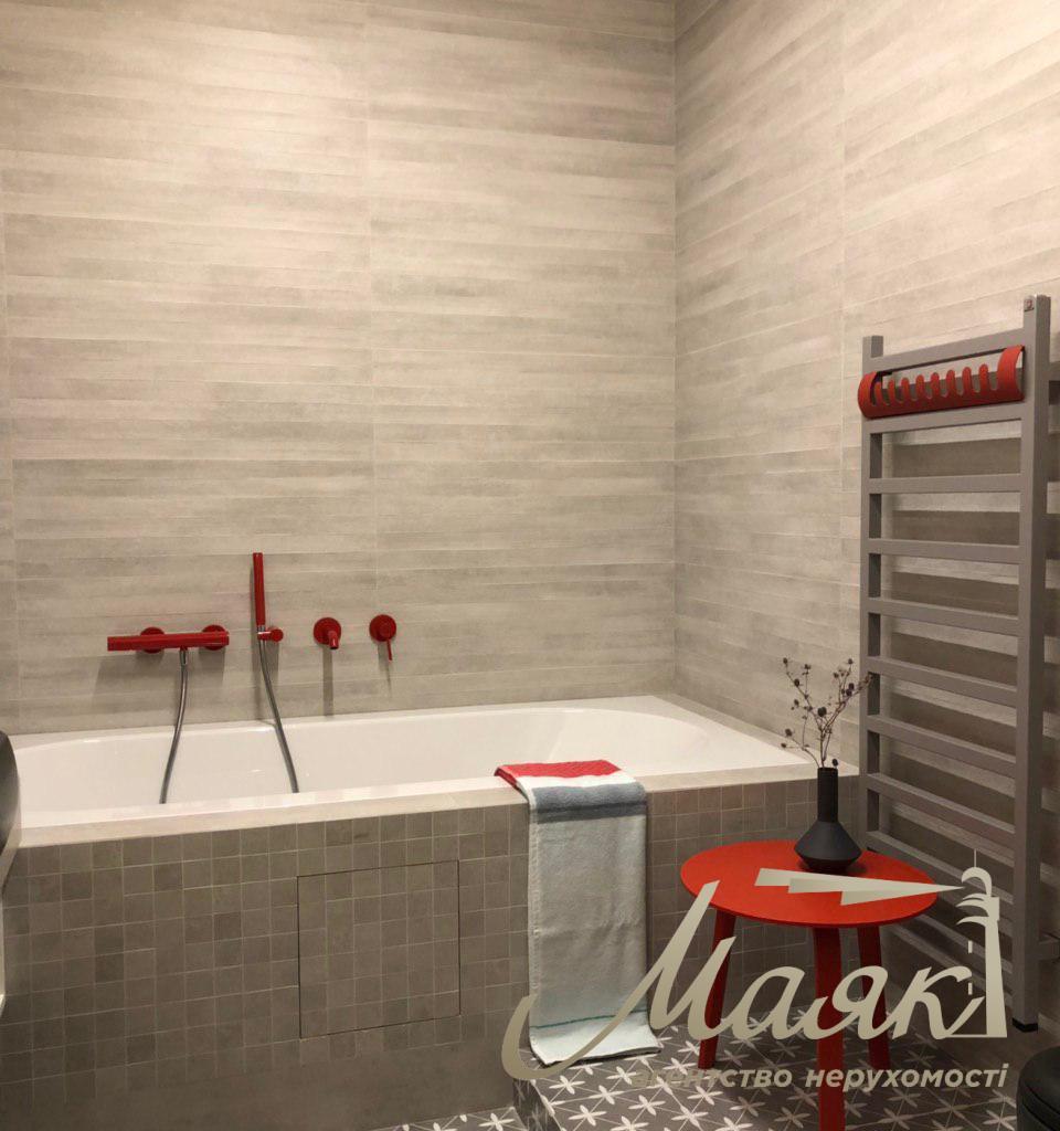 Sale of 4-room apartment in residential complex "Novopecherskie Lipki" st. Dragomirova 20.