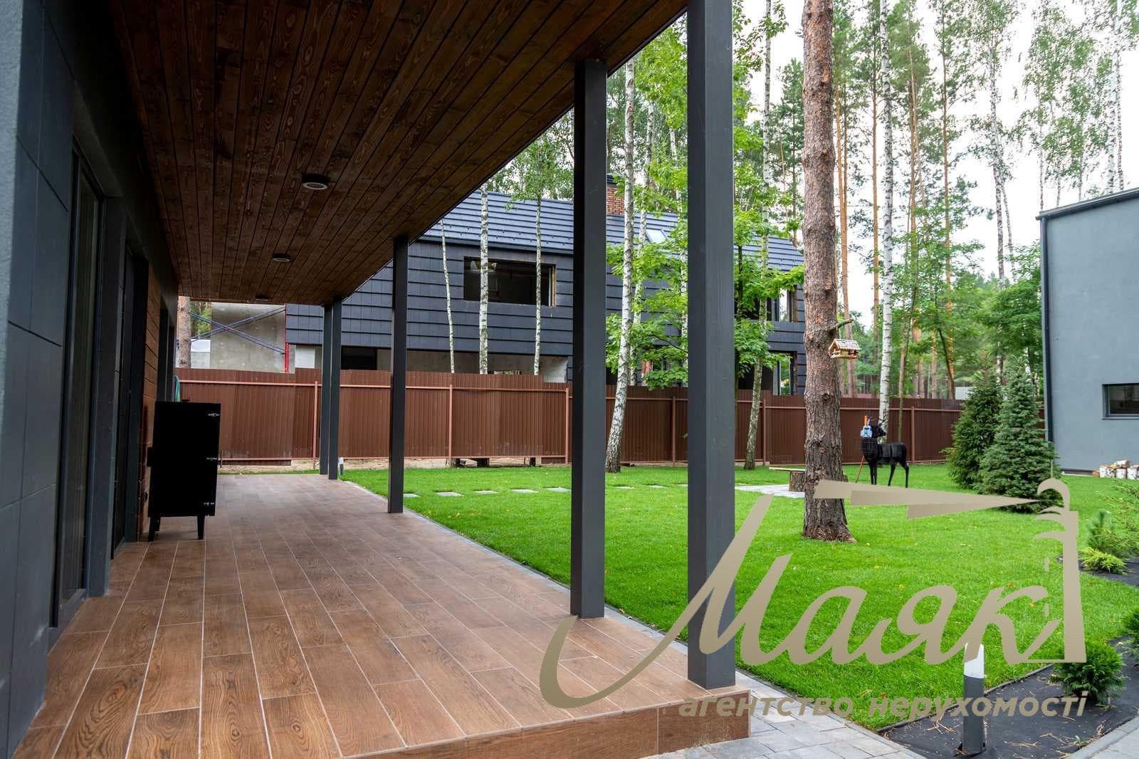 Продаж будинку площею 330 м² у житловому комплексі Riviera Village, с. Лебедівка, Вишгородський район, Київська область.