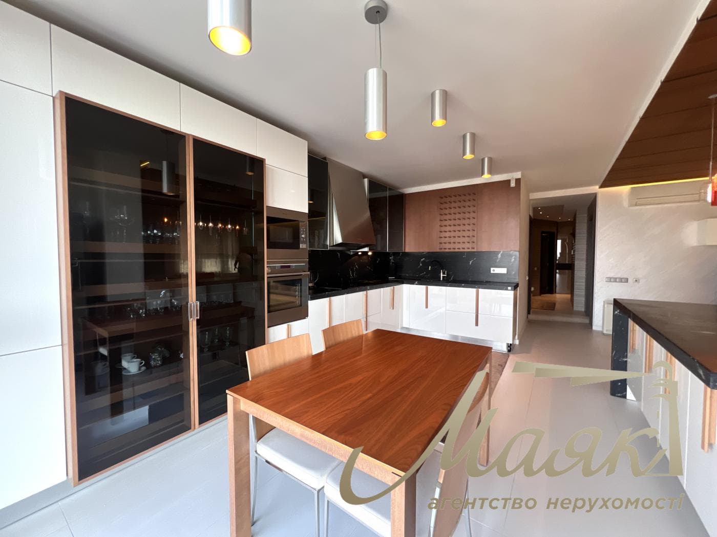 3-Bedroom Apartment for Rent in the Park Avenue Residential Complex, Holosiivskyi Avenue