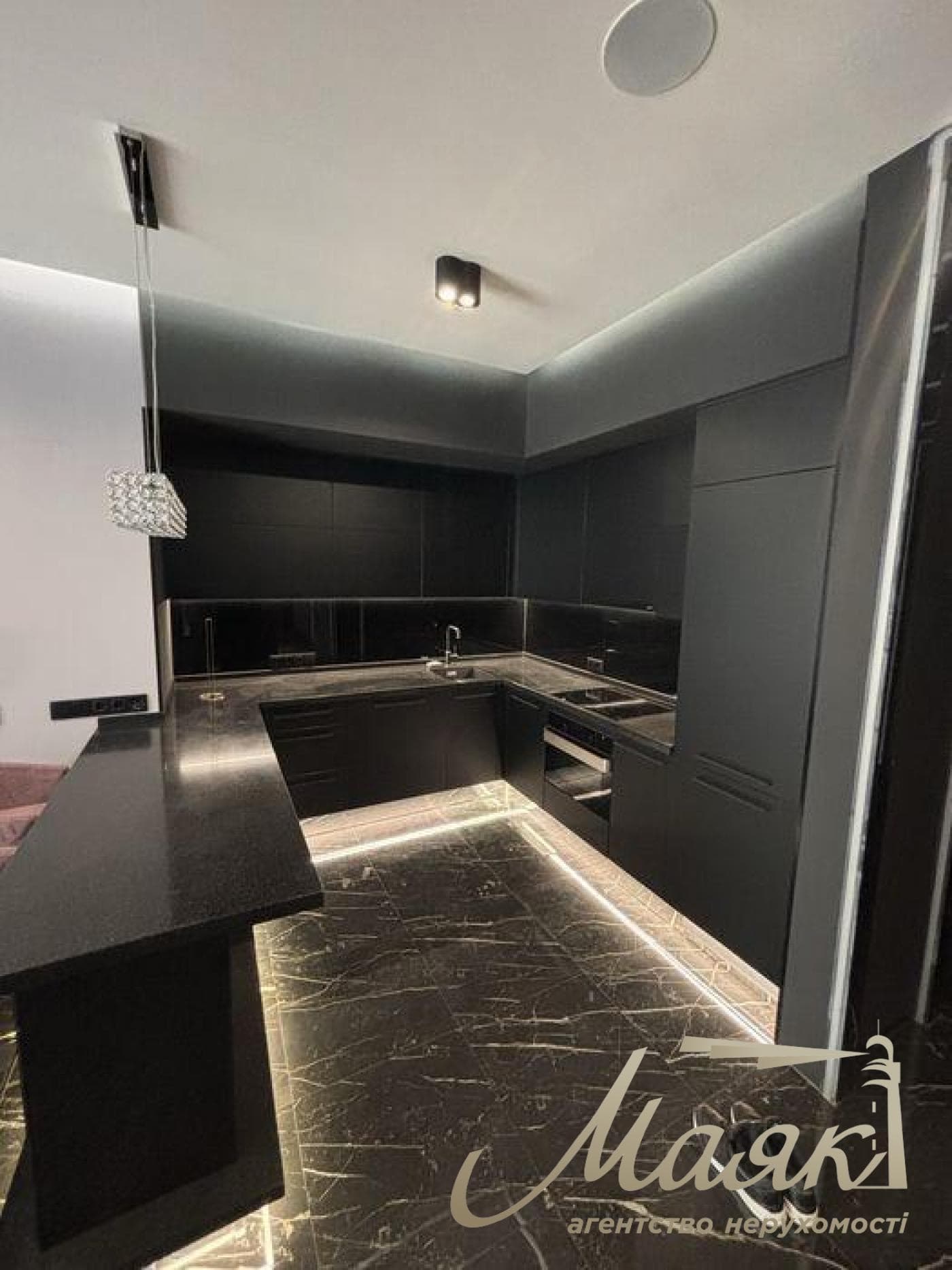 Продаж 2-кімнатної квартири у ЖК Royal Tower, 65 кв. м, Центр, вул. Саксаганського, 37К