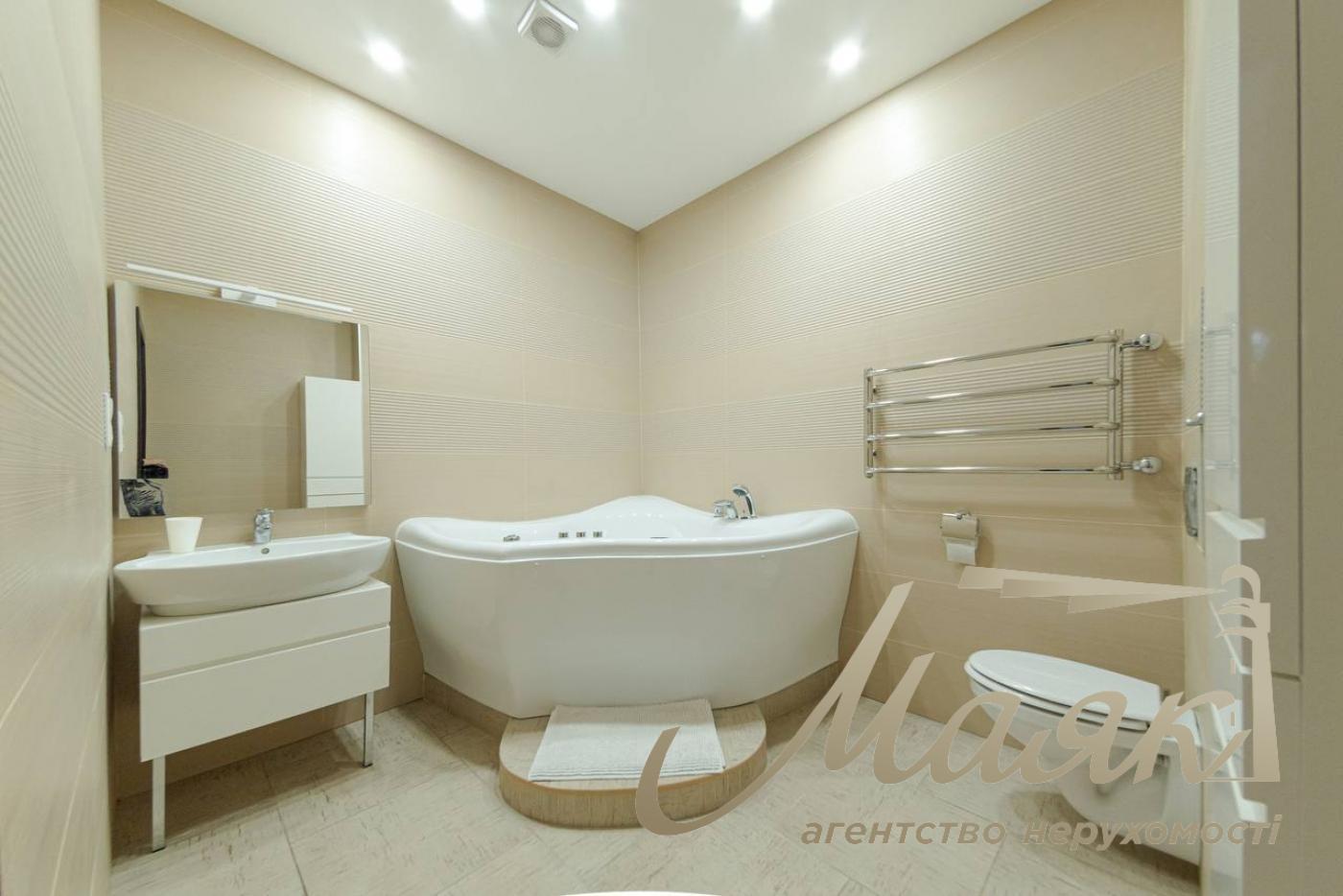 Rent 2-bedroom apartment 85m2 LCD Novopecherskie Lipki str. Andrey Verkhoglyada