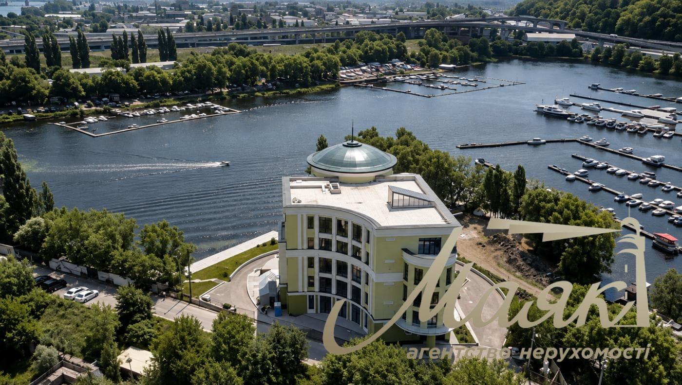 Продаж окремої комерційної будівлі площею 4 106 м² на Печерську, Набережно-Печерська дорога