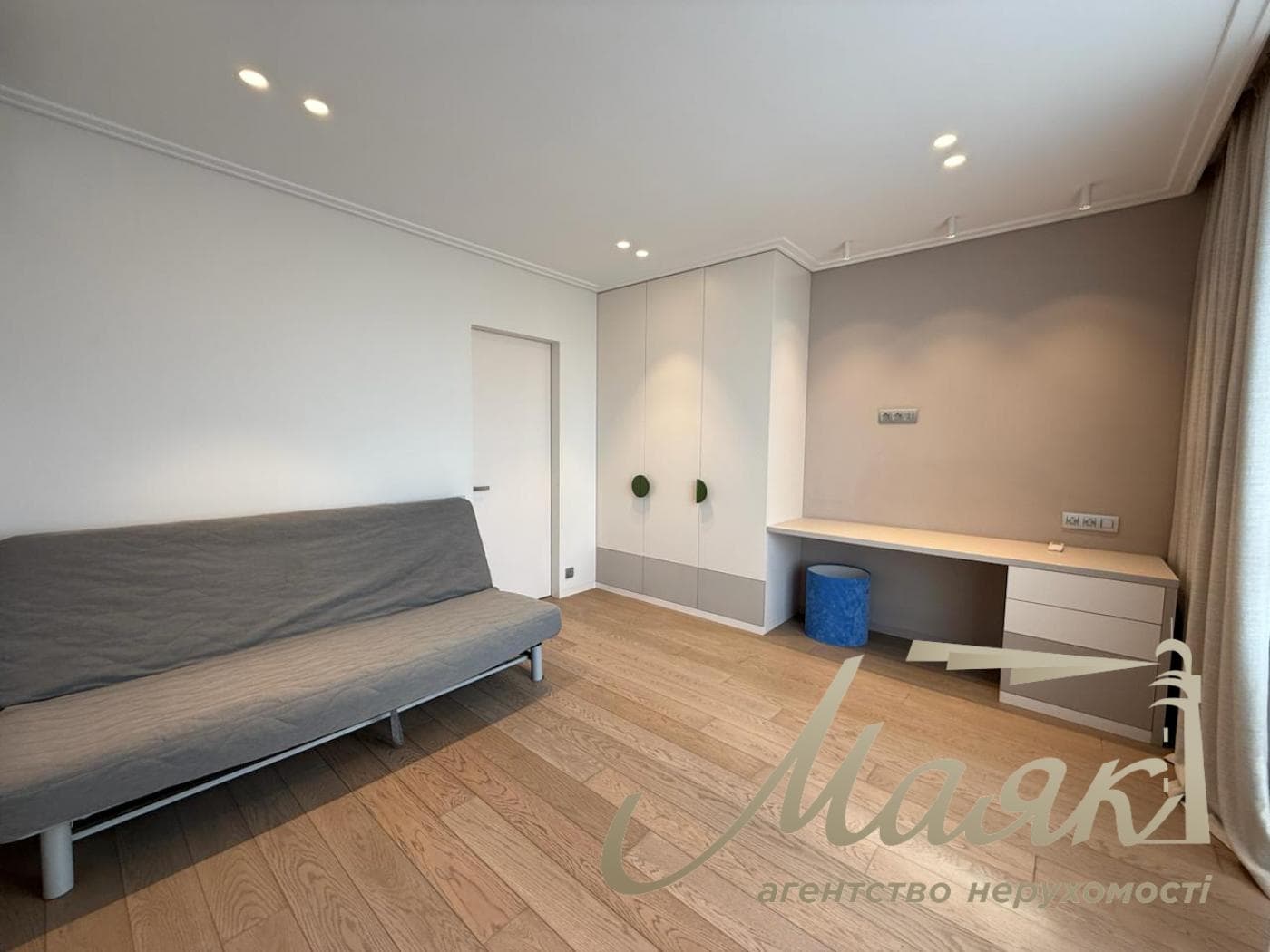 3-room apartment for rent in the "French Quarter 2" residential complex, 3a McCain Street, Pechersk
