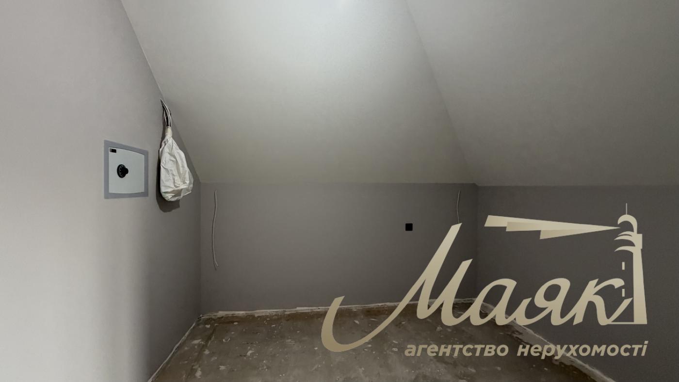 Продаж будинку 326м2 у закритому КМ в Іванковичах