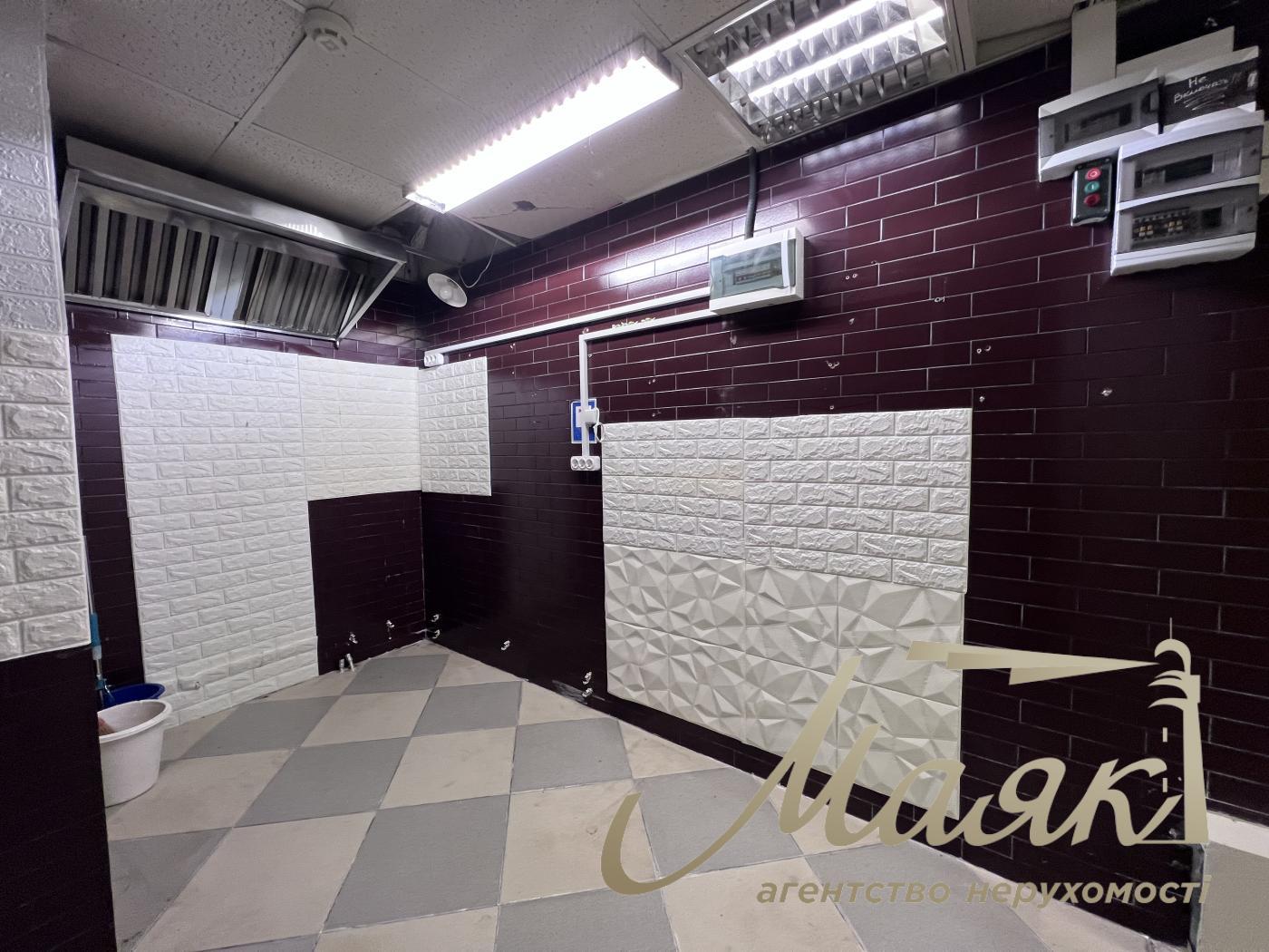 Оренда фасадного приміщення 156м2, Шота Руставелі 15.