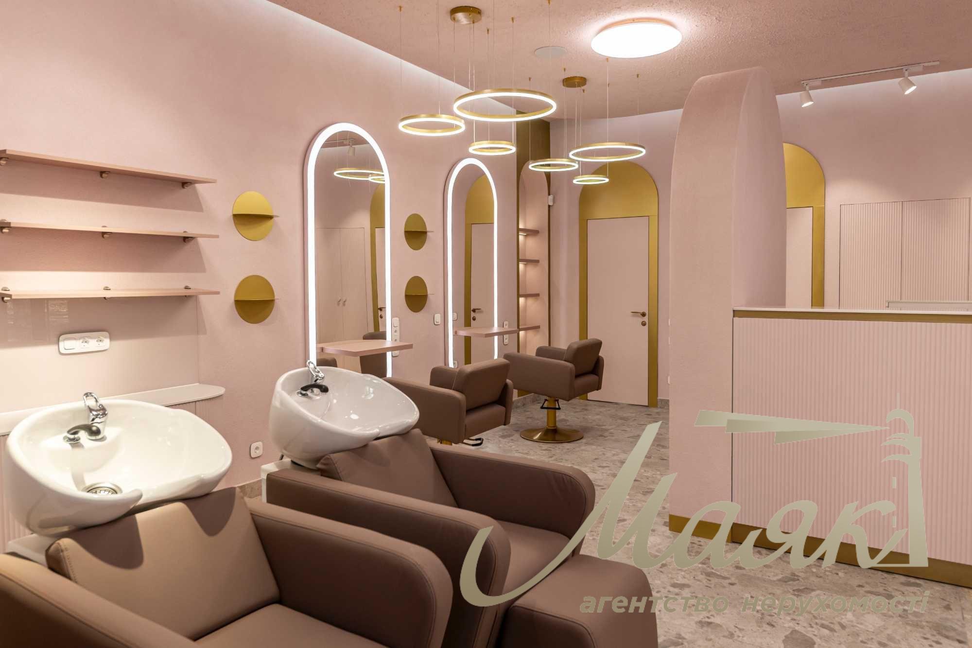 Beauty salon for sale Pecherskiy district/Designer's renovation/Facade