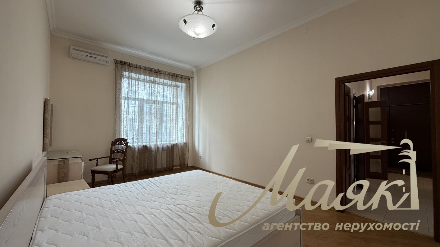 For sale 3-room apartment 98m2, str. Yaroslavov Val, 19, Shevchenkovsky district, Near Golden Gate, Sofia Square, Andreevsky Descent.