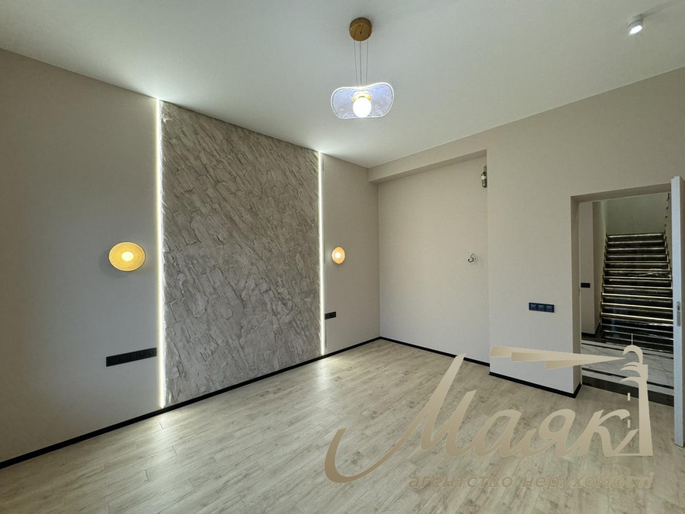 Продажа дома 286 м2  в с.Ходосовка КГ ВИТАГРАД