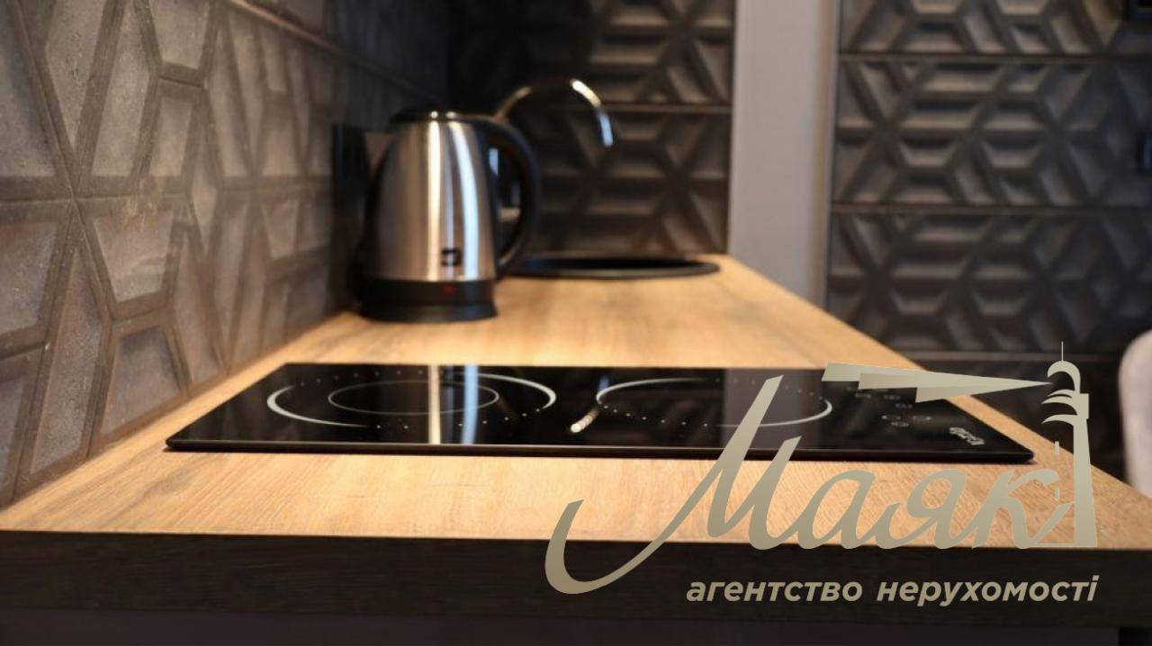 Продаж 2х-смарт квартири пл.Льва Толстого