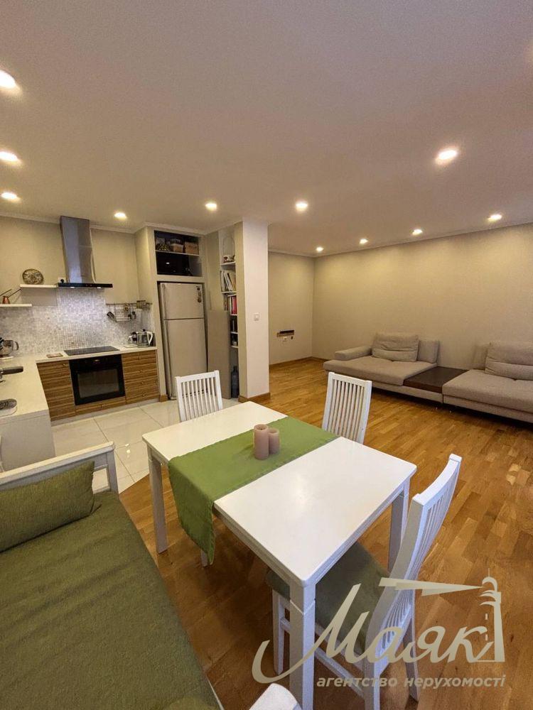 Продаж просторої 2-кімнатної квартири 86 м², ЖК Комфорт Таун, Дніпровський район, Київ.