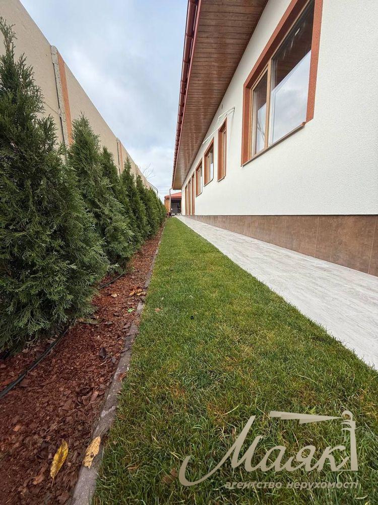 Продаж нового будинку загальною площею 275 м² на доглянутій ділянці 8,7 соток с. Гореничі