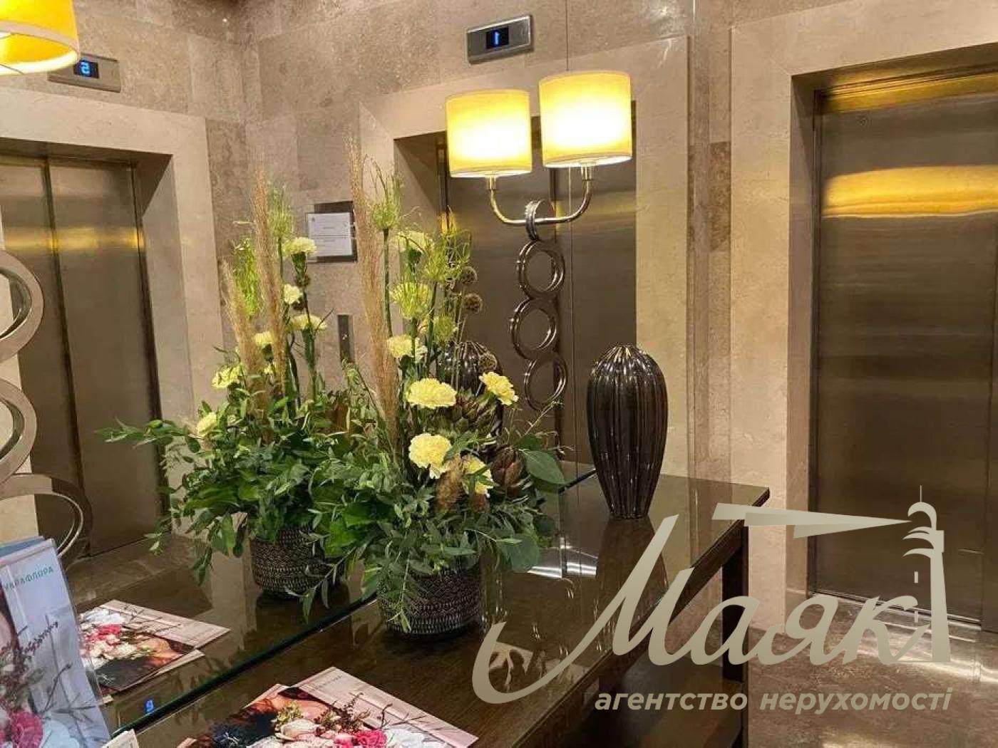 Sale of a penthouse in the residential complex "Pechersky", Bolsunovskaya Street, with two terraces