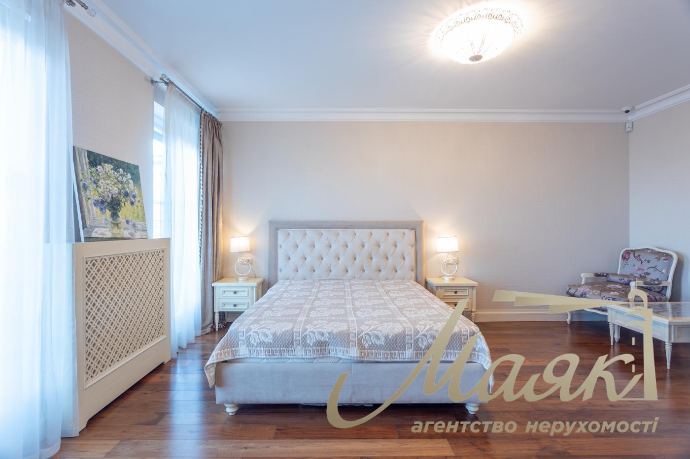 Sale 4k apartment with parking place in LCD Zverinetskyi, Pechersk, Kiev