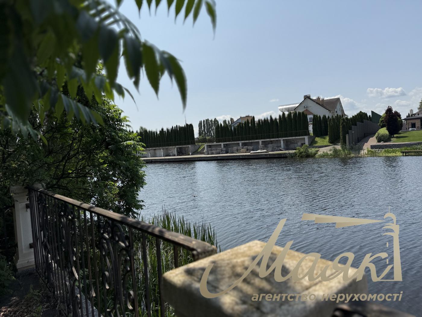 Продаж будинку біля води 1200 кв.м у Кончі-Заспі | Свій пляж і вихід до води