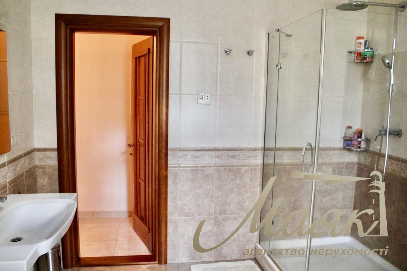 Продаж будинку 500 кв.м у Лісовому