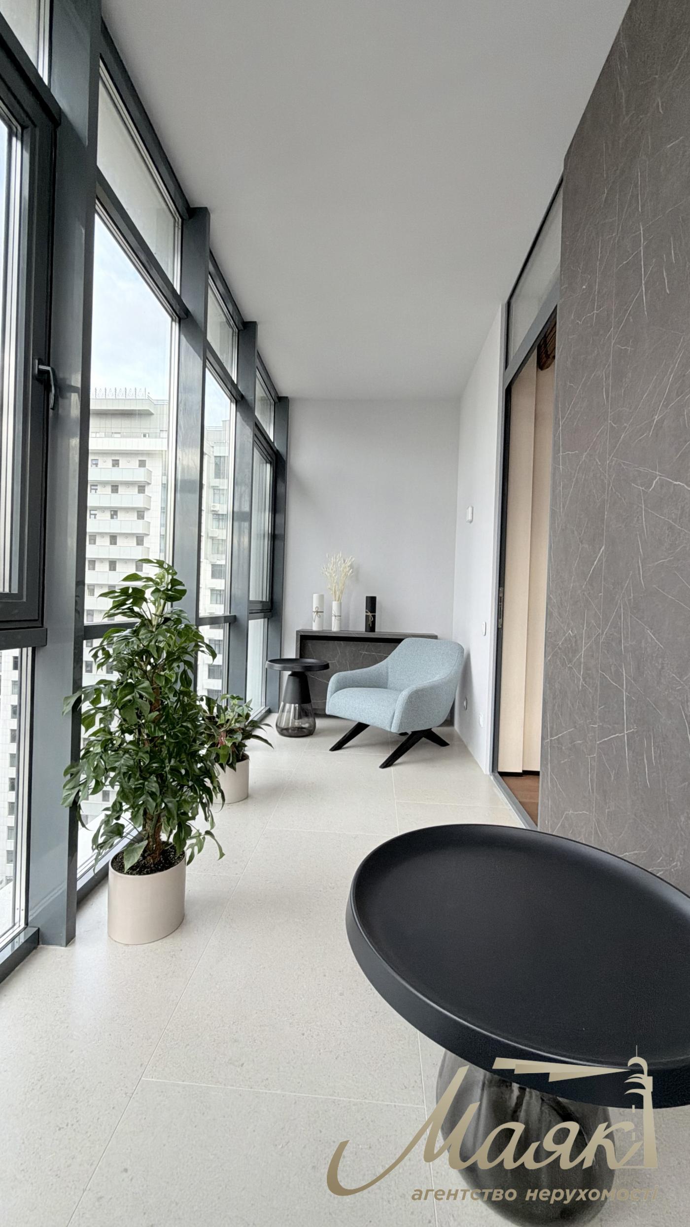 For sale 3-room apartment Residential Complex Novopecherskie Lipki, Dragomirova str.