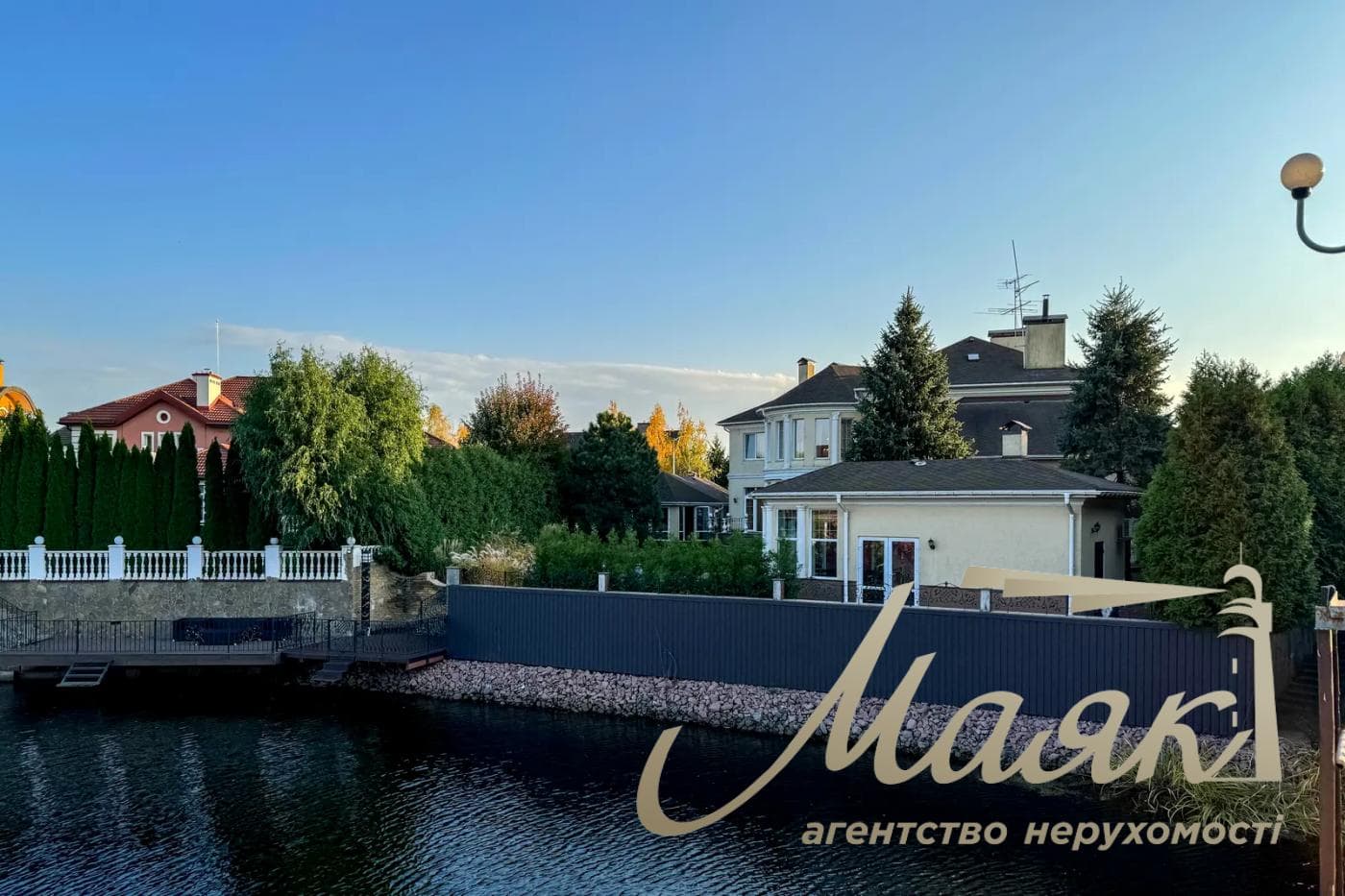 Продаж елітного будинку 477м2 у СМТ Козин/Конча Заспа з виходом на Дніпро, КМ "Тиха Гавань" 15 соток землі, Обухівський район, Київська область.