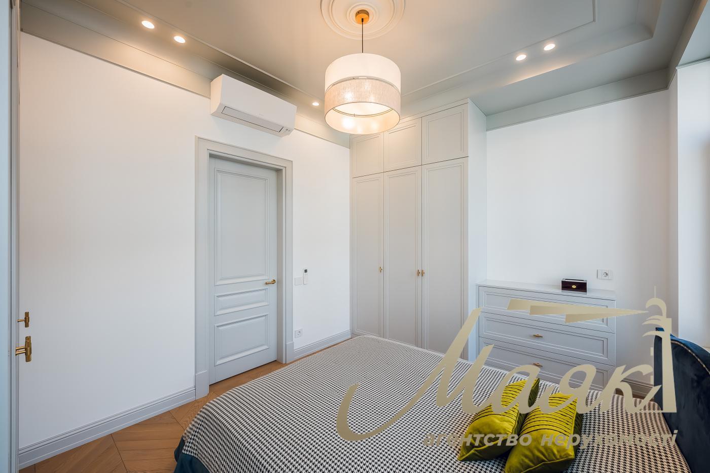 Продаж 3к квартири 99 м2, вул. Дегтярна 18, Воздвиженка. Дігтярна 18, Воздвиженка, Київ