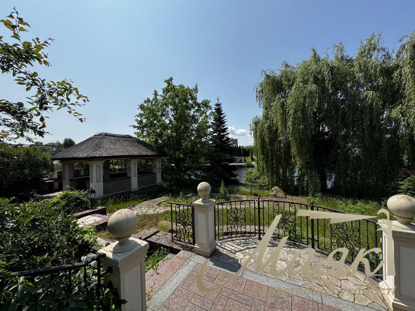 Продаж будинку біля води 1200 кв.м у Кончі-Заспі | Свій пляж і вихід до води