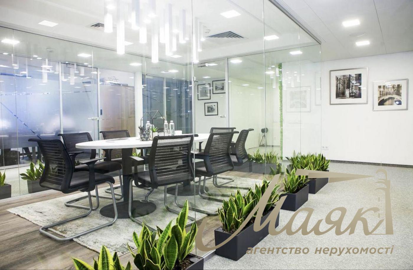 Аренда офиса 860 м.кв. пл.Спортивная, Печерск