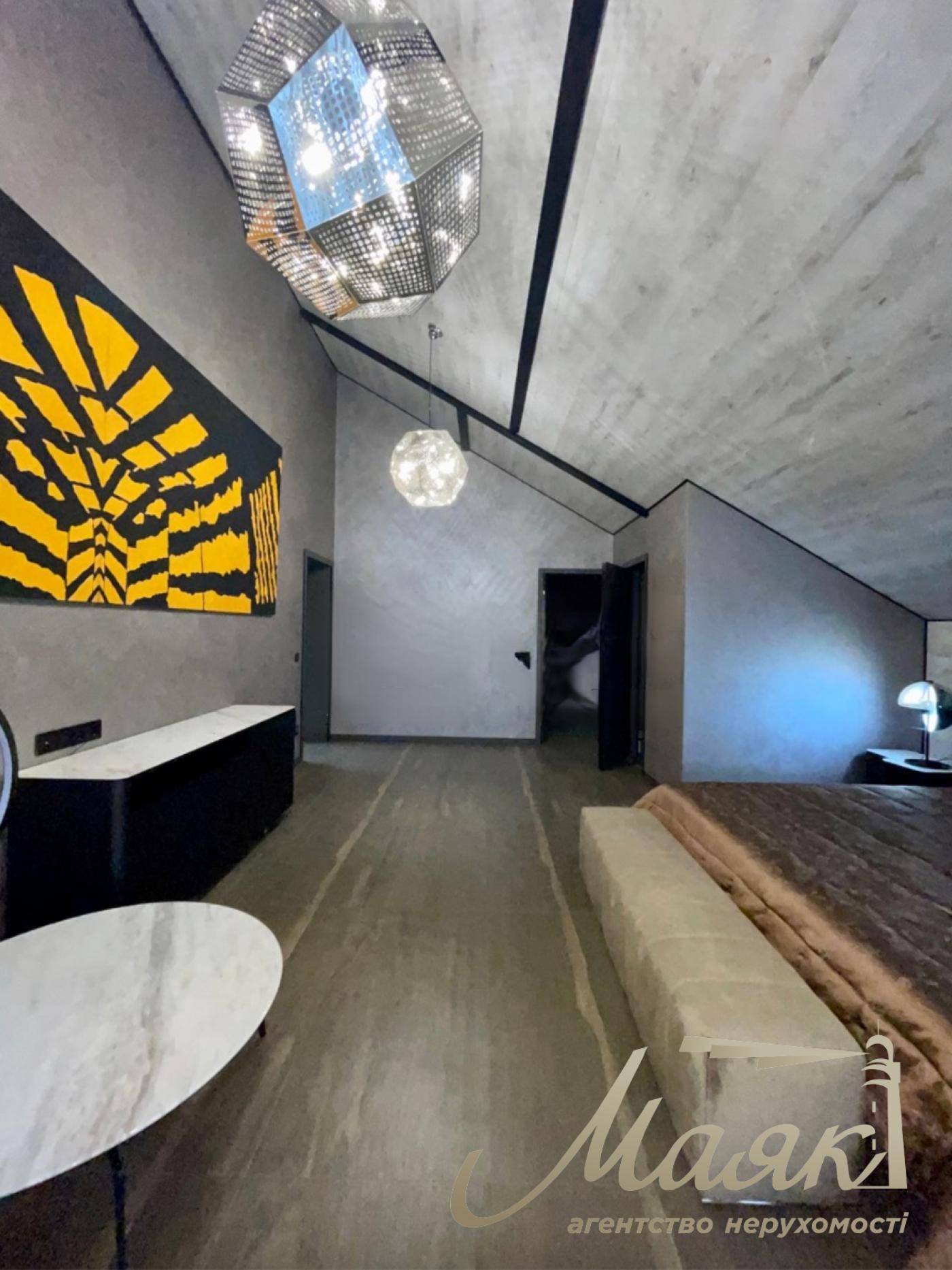 Продажа дома 400м2 в с.Плюты