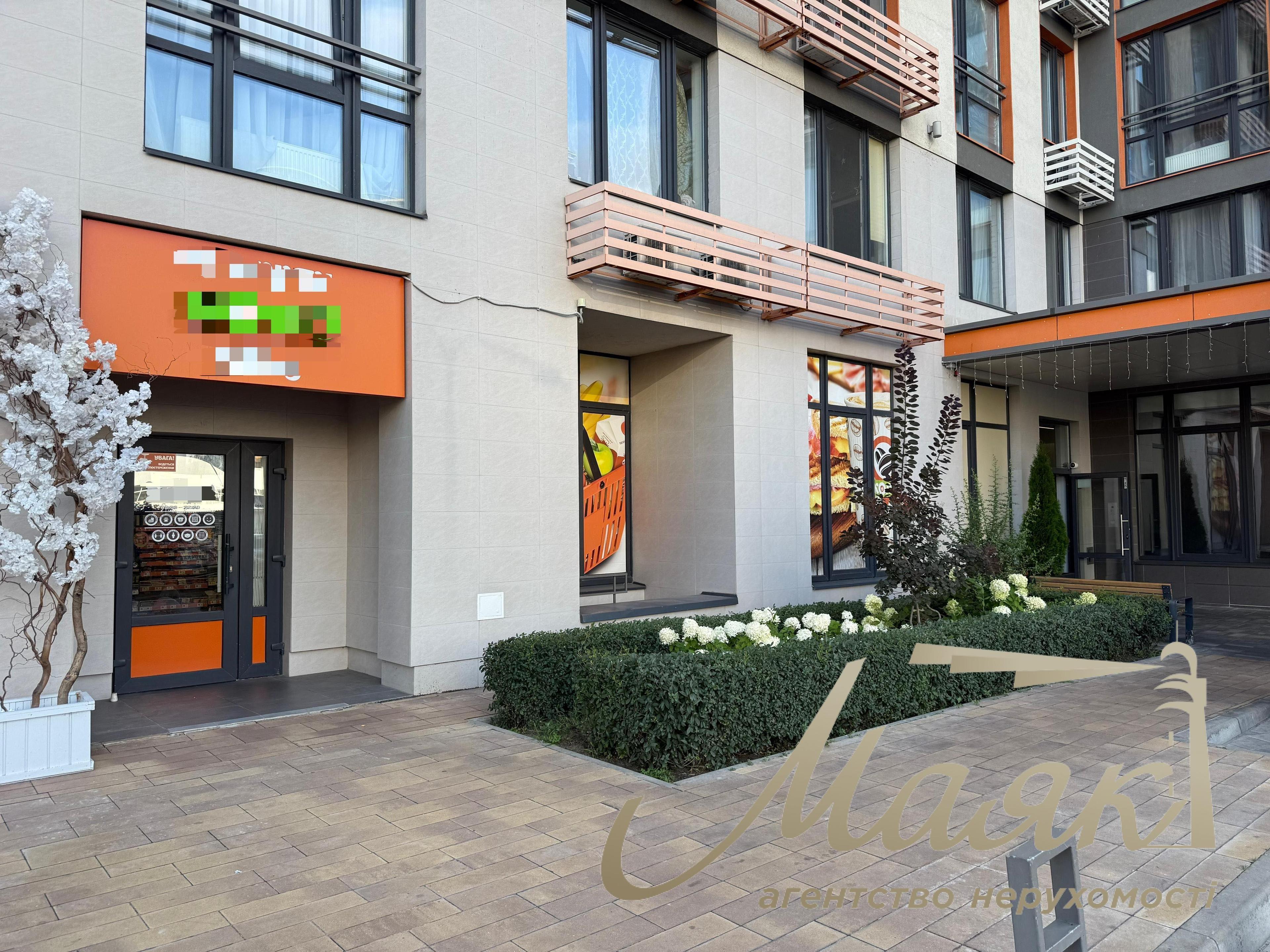 Rent a facade premise 81,7 m in Residential Complex "Seven" with renovation