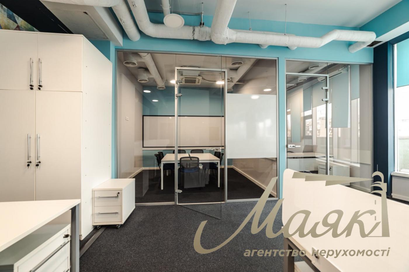 Оренда офісу 555 м2 у БЦ з ремонтом, меблями та терасою Олімпійська