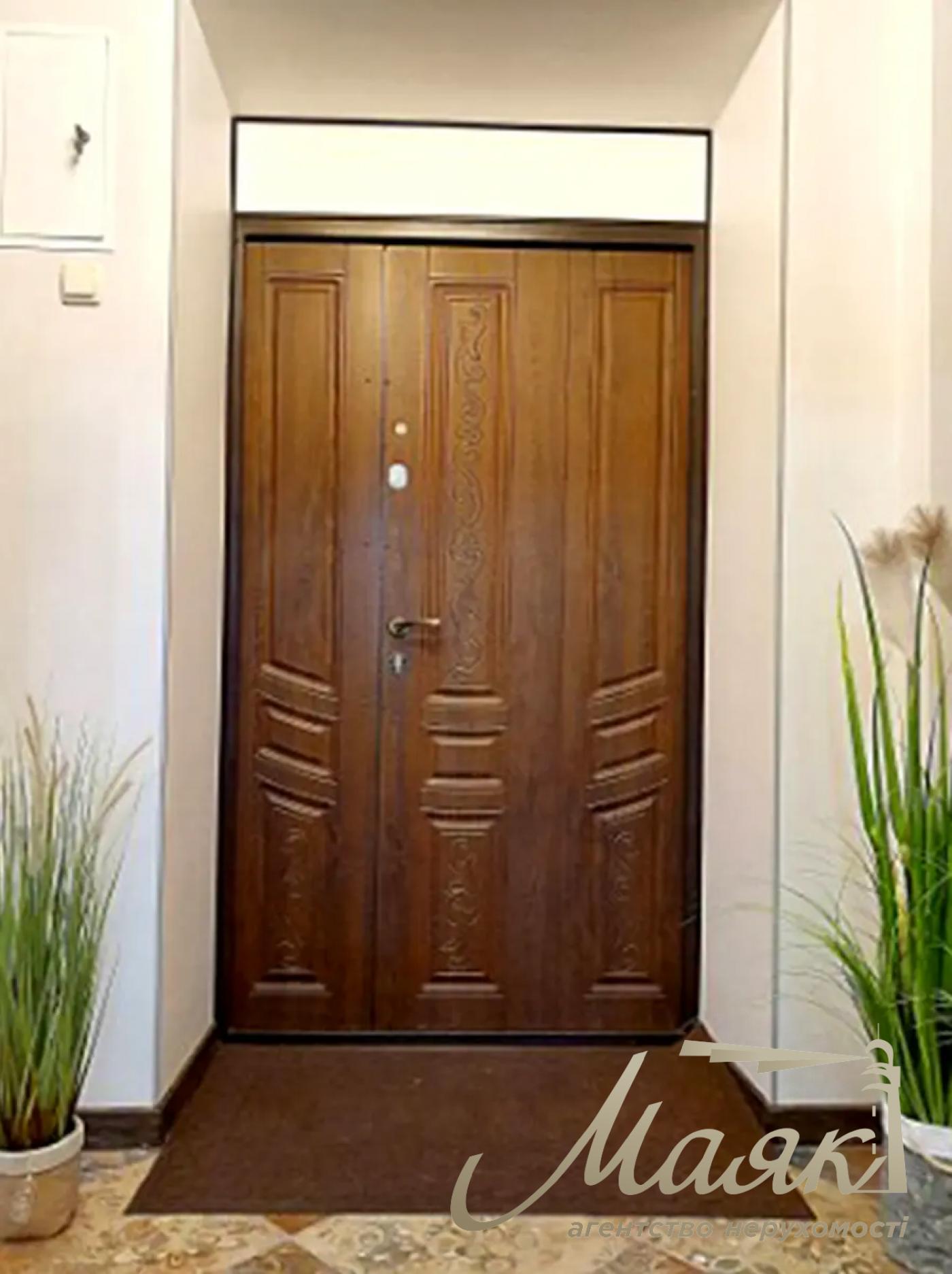 Rent 3-room apartment, Sofievskaya street1, Independence Maidan,