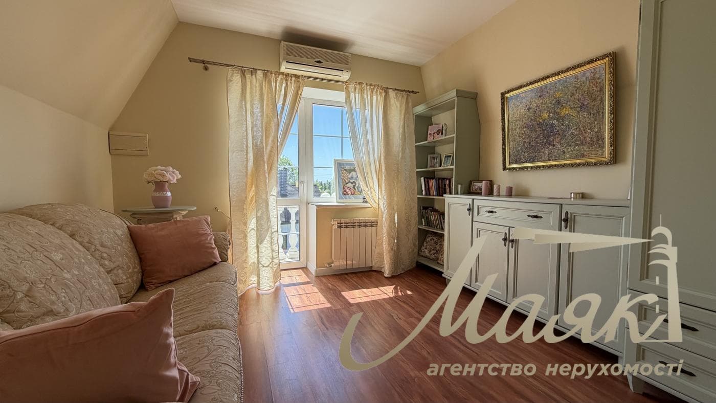 Продаж преміального 3х-поверхового будинку 350 м² у Гореничі, Бучанський район, Київська область