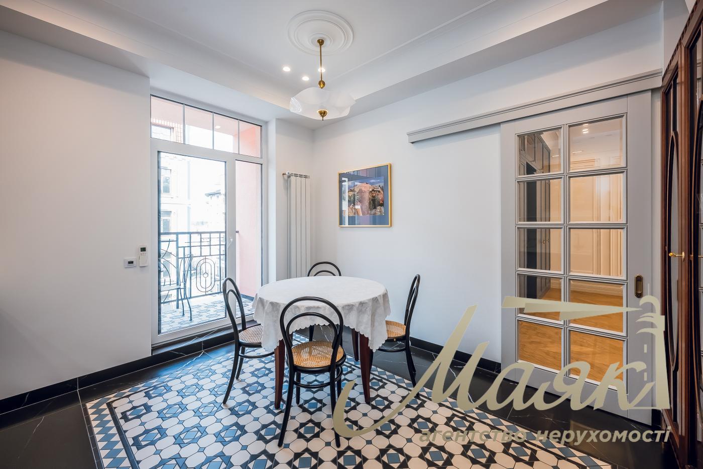 Продаж 3к квартири 99 м2, вул. Дегтярна 18, Воздвиженка. Дігтярна 18, Воздвиженка, Київ