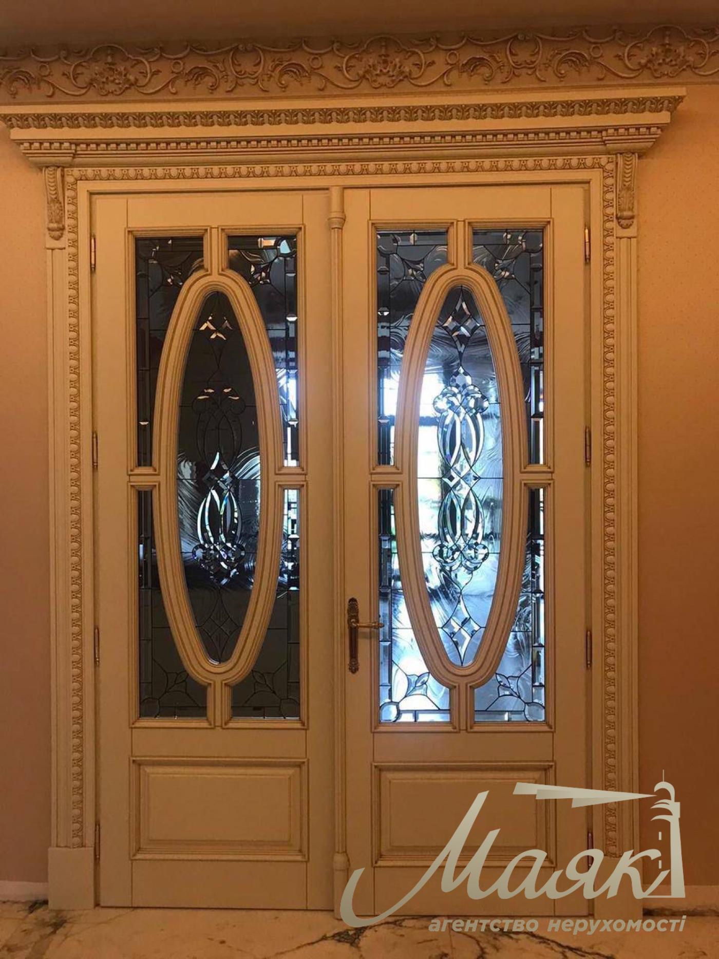 Продаж будинку 1122м2 Козин