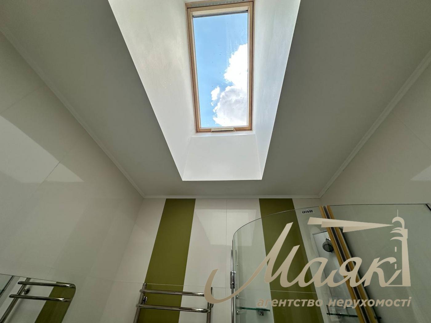 Оренда резиденції з двох будинків на 60 сотках землі в Хуторі Мриги, Голосіївський район, Київ.